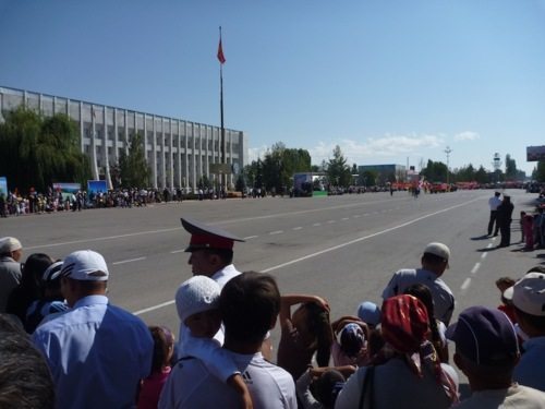The start of the parade in front of the Talas Oblast White House