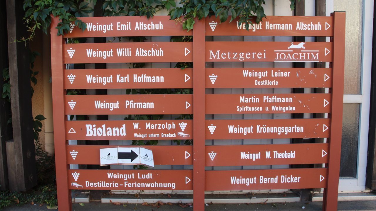 Sign showing that German Wine Country has many wineries to offer